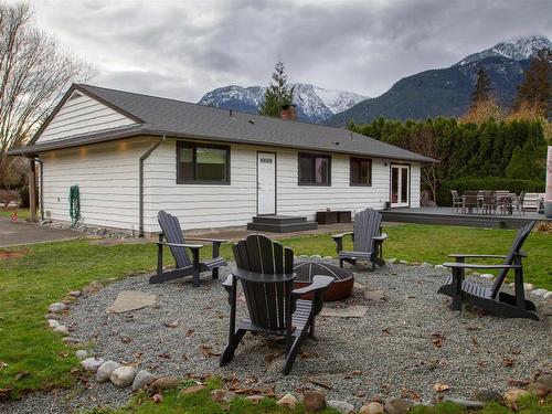 1360 Oak Place, Squamish, BC 