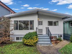 3163 E 16TH AVENUE  Vancouver, BC V5M 2M7