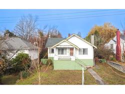 438 W 14TH STREET  North Vancouver, BC V7P 1Y6