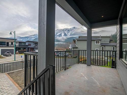 2038 Tiyata Boulevard, Pemberton, BC 