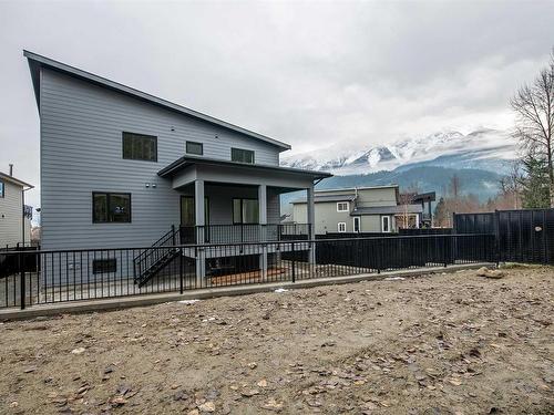 2038 Tiyata Boulevard, Pemberton, BC 