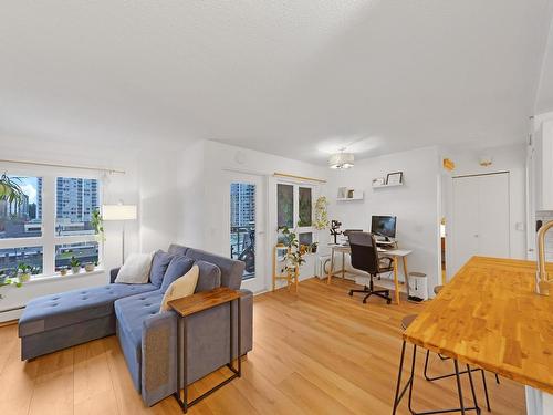 704 121 W 15Th Street, North Vancouver, BC 