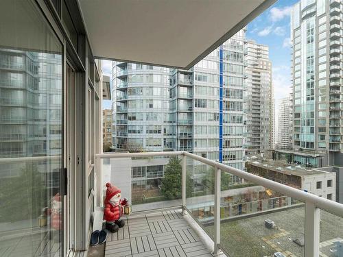 807 480 Robson Street, Vancouver, BC 