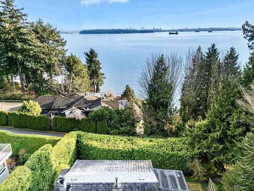 3575 Sunset Lane, West Vancouver, BC 