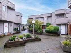 4 1434 MAHON AVENUE  North Vancouver, BC V7M 2S4