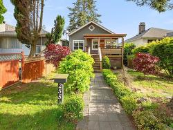 255 E 20TH STREET  North Vancouver, BC V7L 3A6