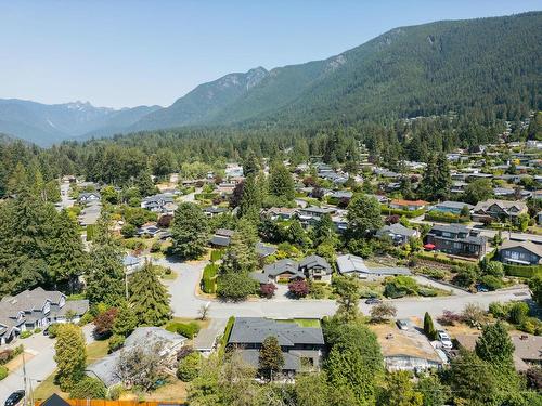 983 Tudor Avenue, North Vancouver, BC 