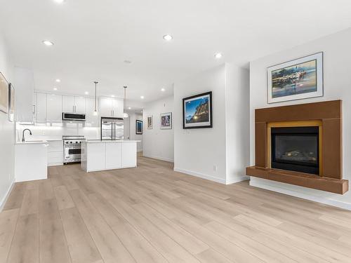 201 6688 Royal Avenue, West Vancouver, BC 