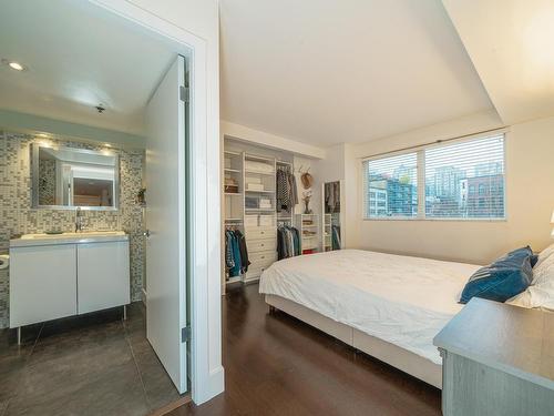 302 212 Davie Street, Vancouver, BC 