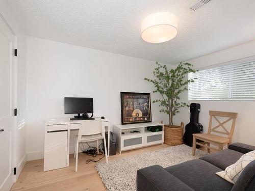 416 W 26Th Street, North Vancouver, BC 