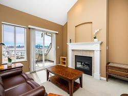 304 365 E 1ST STREET  North Vancouver, BC V7L 4W5