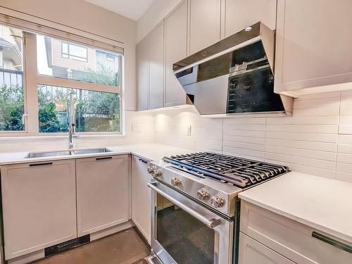 12 244 E 5Th Street, North Vancouver, BC 