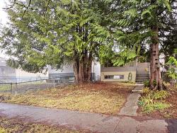 5524 EARLES STREET  Vancouver, BC V5R 3S1