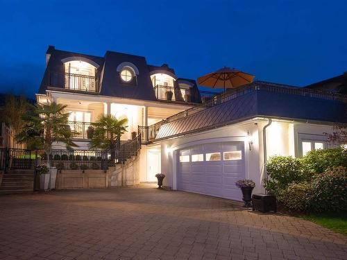 2285 Kings Avenue, West Vancouver, BC 