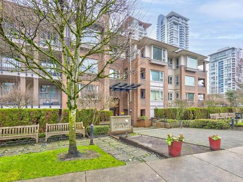 305 4728 Dawson Street, Burnaby, BC 