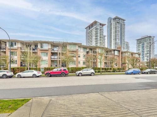 305 4728 Dawson Street, Burnaby, BC 