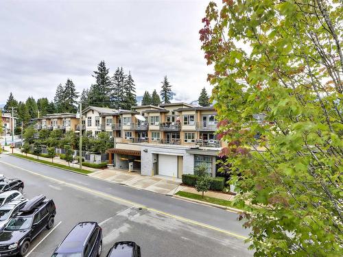 301 3151 Woodbine Drive, North Vancouver, BC 