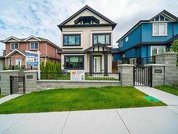 3227 E 29TH AVENUE  Vancouver, BC V5R 1W4