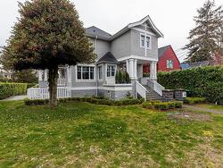 2706 W 2ND AVENUE  Vancouver, BC V6K 1K3