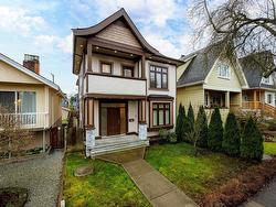 2158 GRANT STREET  Vancouver, BC V5L 2Z4