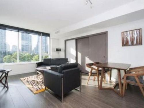 515-68 Smithe Street, Vancouver, BC 