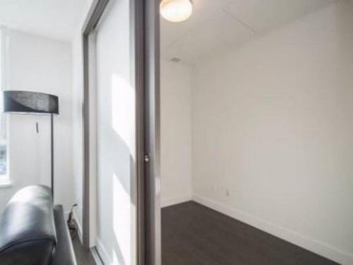 515-68 Smithe Street, Vancouver, BC 