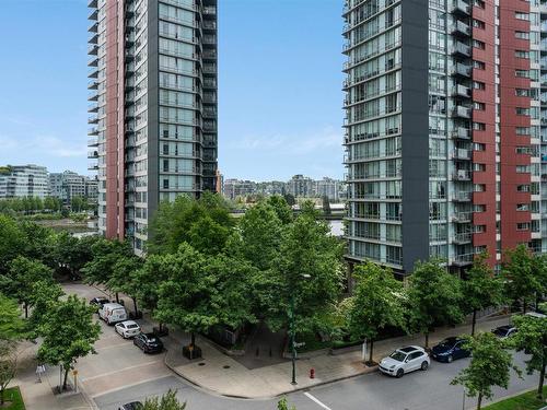 706 33 Smithe Street, Vancouver, BC 