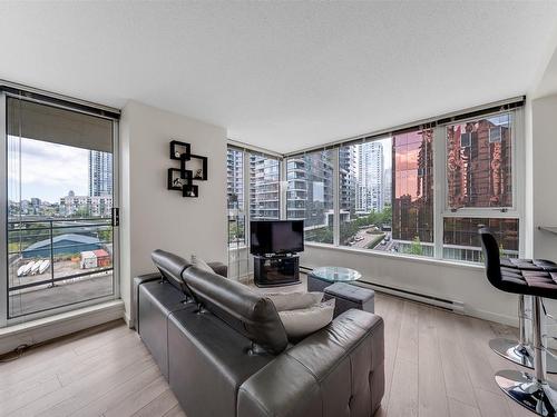 706 33 Smithe Street, Vancouver, BC 