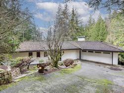 497 MONTERAY AVENUE  North Vancouver, BC V7N 3E9