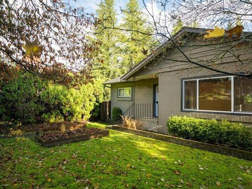 1858 Deep Cove Road, North Vancouver, BC 