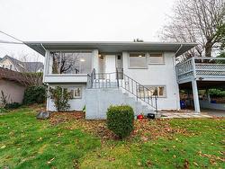 2383 MATHERS AVENUE  West Vancouver, BC V7V 2H7