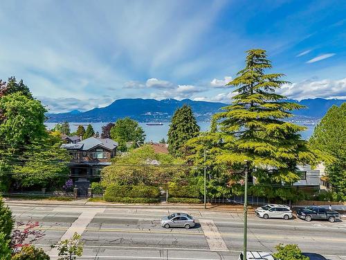 4570 4Th Avenue W, Vancouver, BC 