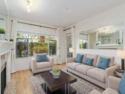 311-2059 Chesterfield Avenue  North Vancouver, BC V7M 2P4