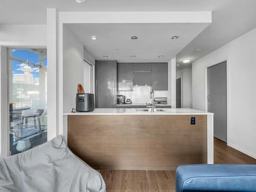 909 161 West Georgia Street, Vancouver, BC 