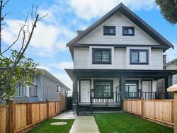 3386 E 2ND AVENUE  Vancouver, BC V5M 1G5