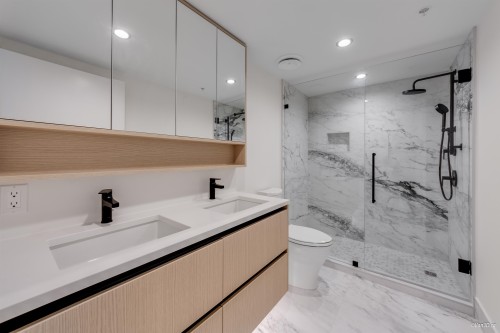 18-6788 Oak Street, Vancouver, BC 