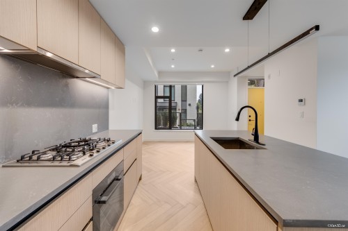 18-6788 Oak Street, Vancouver, BC 