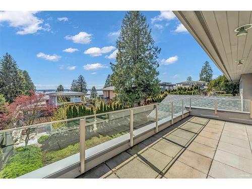 2566 Marine Drive, West Vancouver, BC 