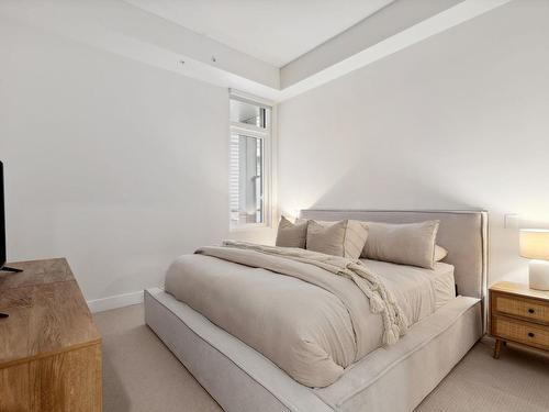 203-6693 Nelson Avenue, West Vancouver, BC 