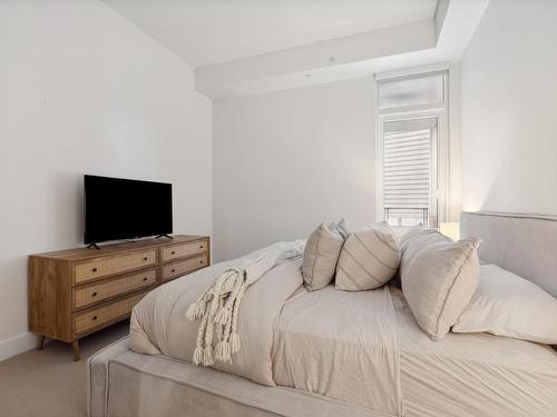 203-6693 Nelson Avenue, West Vancouver, BC 