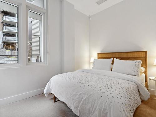 203-6693 Nelson Avenue, West Vancouver, BC 