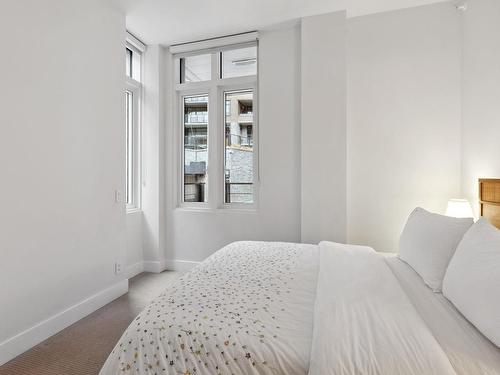 203-6693 Nelson Avenue, West Vancouver, BC 