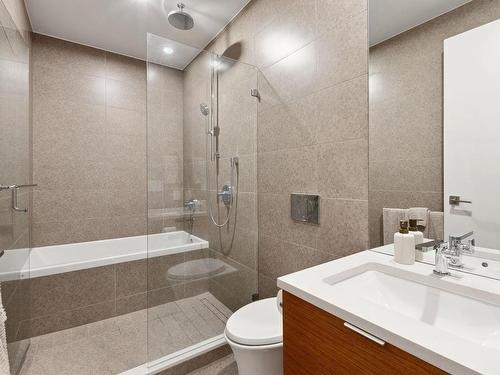 203-6693 Nelson Avenue, West Vancouver, BC 