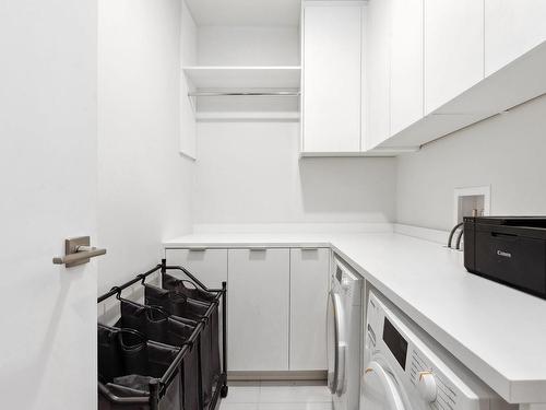 203-6693 Nelson Avenue, West Vancouver, BC 