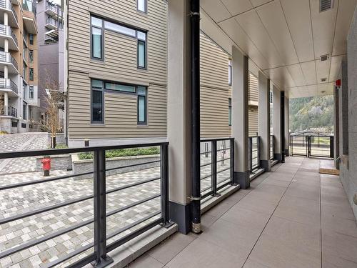 203-6693 Nelson Avenue, West Vancouver, BC 