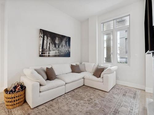 203-6693 Nelson Avenue, West Vancouver, BC 