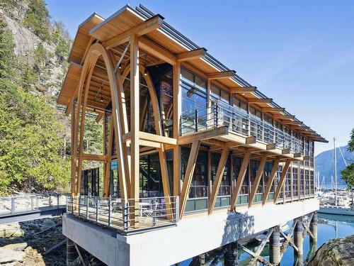 203-6693 Nelson Avenue, West Vancouver, BC 