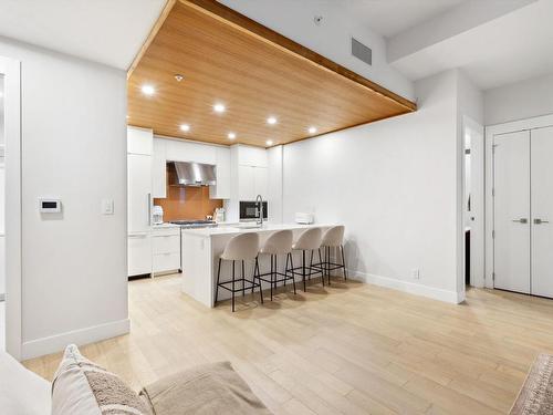 203-6693 Nelson Avenue, West Vancouver, BC 