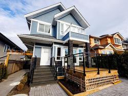 230 20th Street E North Vancouver, BC V7L 3A5