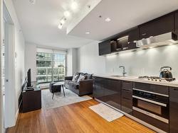 2807 777 RICHARDS STREET  Vancouver, BC V6B 0M6